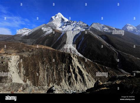 Ama Dablam mountain, Everest base camp trek, Sagarmatha National Park ...