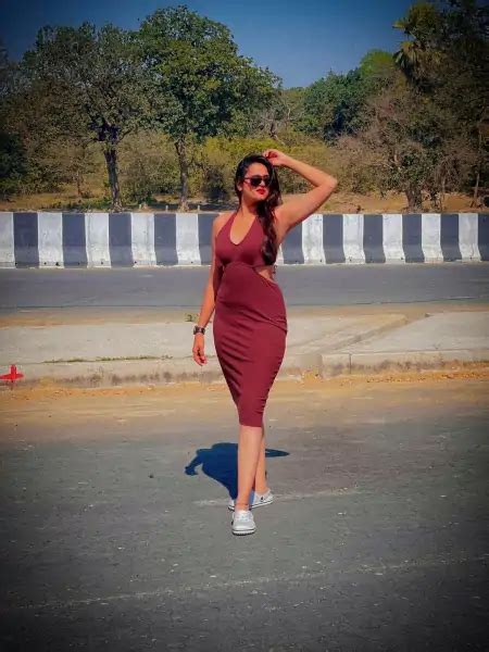 Bhojpuri Actress Yamini Singh Hot And Beautiful Pics