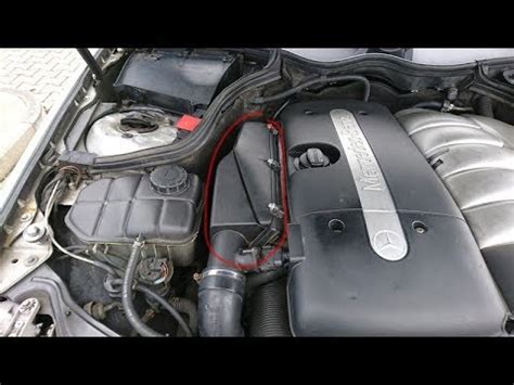 Замена воздушного фильтра двигателя W203 C270 Diesel - YouTube