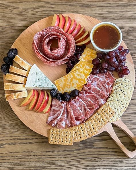 How To Make A Simple Diy Charcuterie Board In 10 Minutes Blesser House