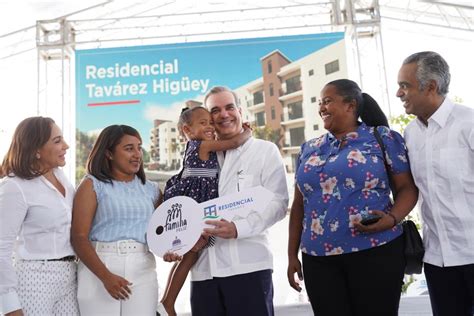 Gobierno entrega 96 apartamentos del Plan Familia Feliz en Higüey