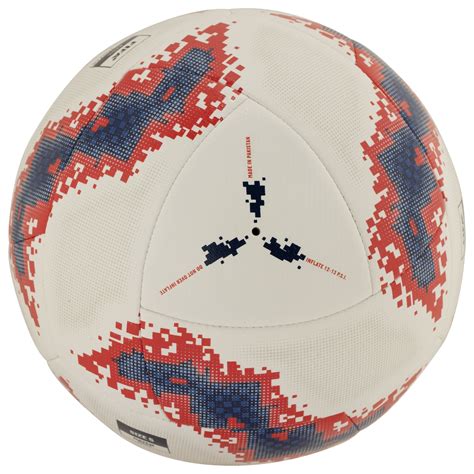 Bola De Futebol De Campo Umbro Neo Swerve Match Em Promo O Centauro