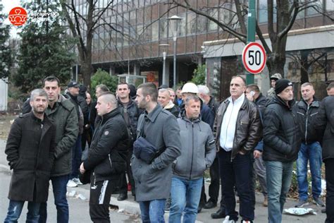 Foto Rudari Napustili Prostor Ispred Zgrade Vlade FBiH Ostaje Nam