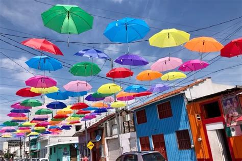 En Pleno Carnaval Decoran Con Sombrillas De Colores En Veracruz Xeu