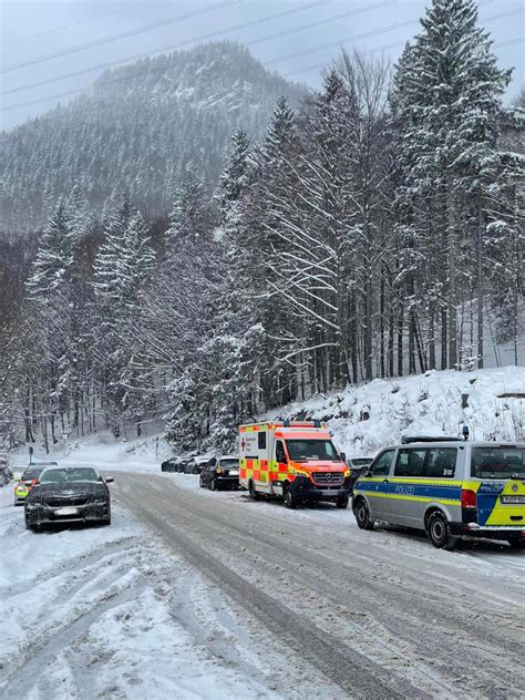 Wintereinbruch Fordert Dramatische Unf Lle In Der Region Auto Kracht