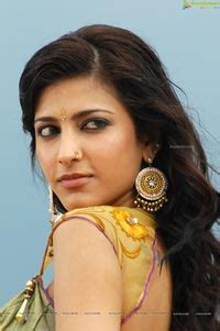 Shruthi Hassan S Hot Belly Button Show In Anaganaga O Dheerudu High Resolution Posters Gallery