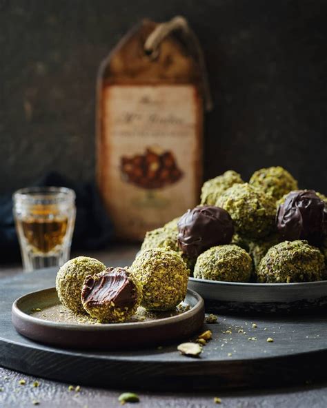 Chocolate truffles with Dorblue cheese / Шоколадные конфеты с сыром ...