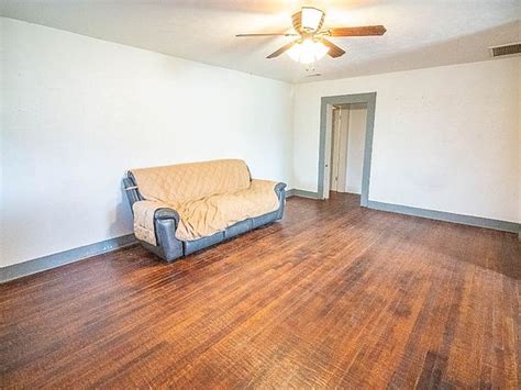 902 S Jefferson St Kaufman Tx 75142 Mls 20546796 Zillow