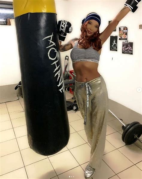 Dumna Ewa Minge Chwali Si Cia Em W Bikini Boks Mi S U Y Foto Pudelek