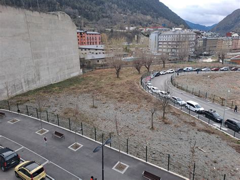 Un Privat Impulsa Un Aparcament Horitzontal Amb Places Al Centre D