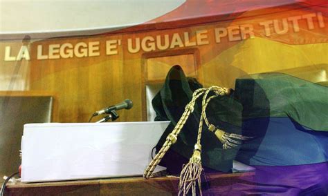 Cassazione da oggi dare del gay ad un etero non è più un offesa o un reato Archivio Biccy it