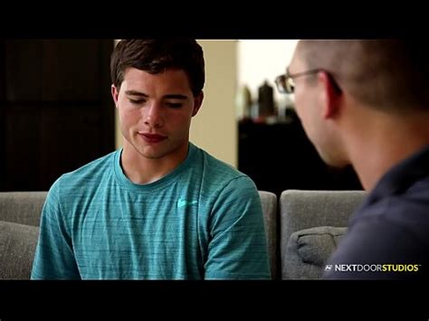 La primera vez de un chico y con su profesor aficionado de músculos grandes y polla XVIDEOS