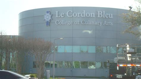 Le Cordon Bleu in Dallas - Giant Sign Company