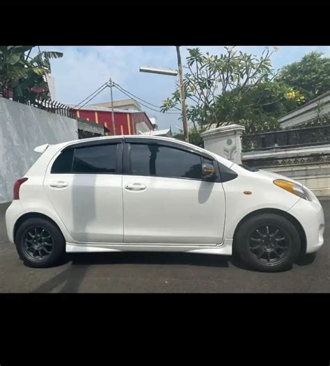 DiJUAL SEGERA BUC Toyota Yaris Type J AT 2013 Mobil Bekas 912401683