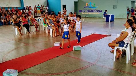 Ruy Barbosa Em A O Pmrb E Semec Promovem Entrega De Uniforme