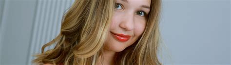 Скачать обои long hair model awesome brunette red lips gorgeous