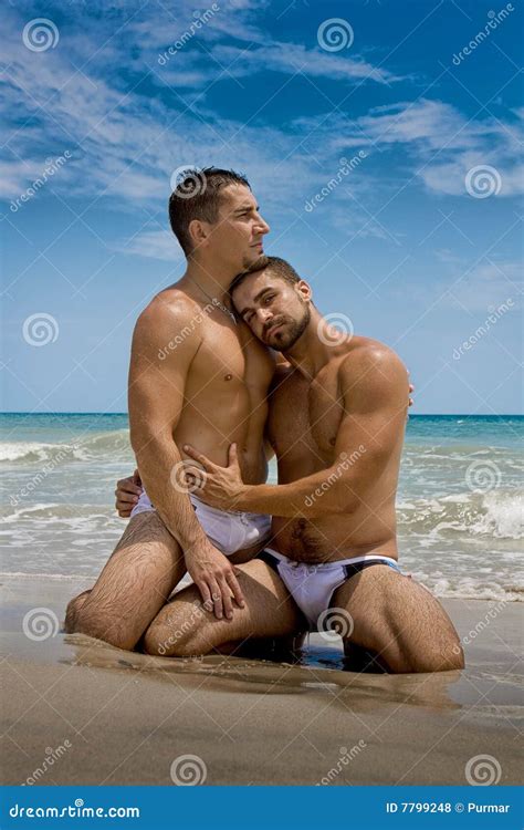 Homem Gay Na Praia Foto De Stock Imagem De Homem Divertimento