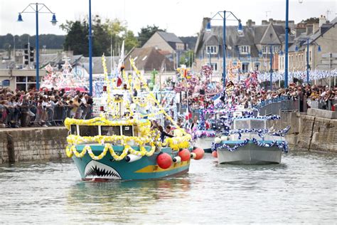 Grand Format Port En Bessin 60 000 Personnes Attendues Pour La