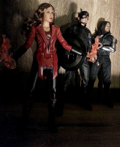 1 6 Hot Toys Marvel Studios The First Ten Years 1 6 Scale Captain