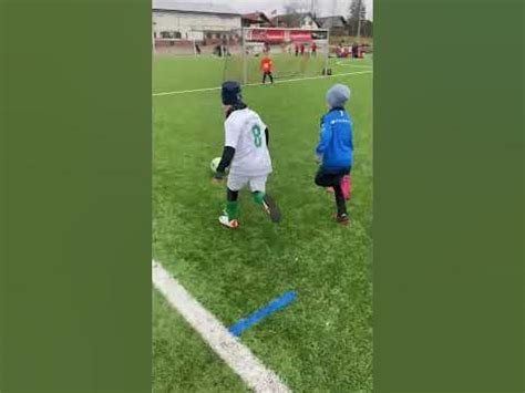 U8 Fussball Turnier der 7 Jährigen.. Linksaußen mein Elyas.Langsam ...