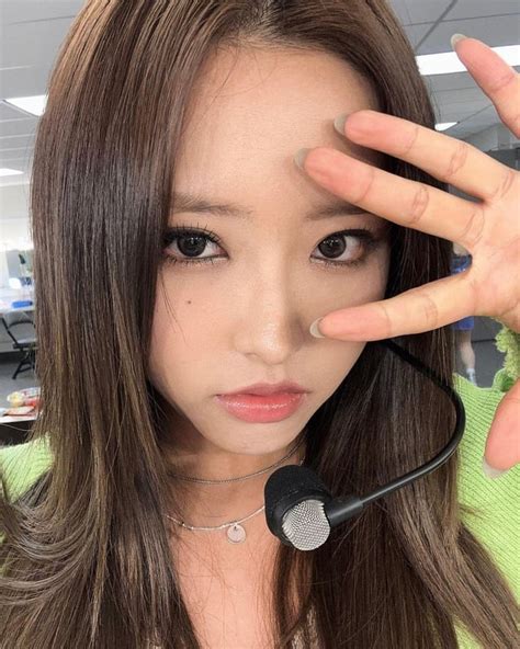 9 Hot Sexy Hyeju Bikini Pics