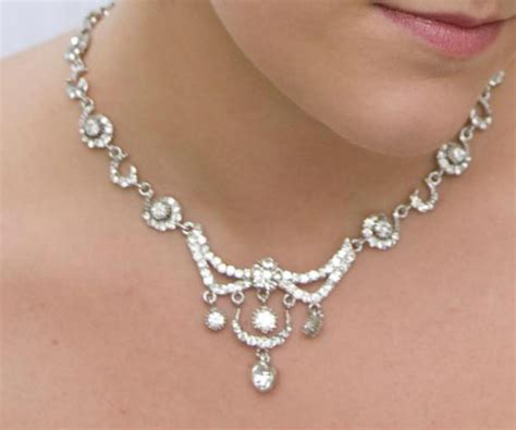 Кольє – що це? Вечірня прикраса або елемент повсякденного стилю ...