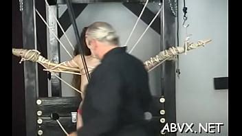 Sirvienta deliciosa está mostrando su coño de jugo XVIDEOS