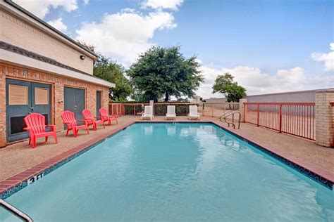 Best dining options and top-rated restaurants near AT&T Stadium 6