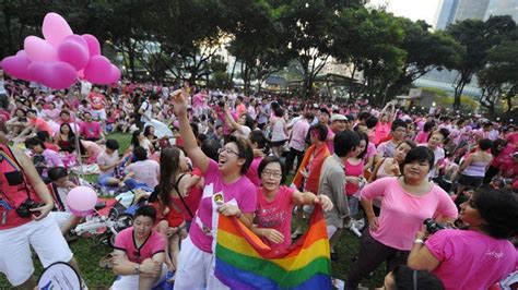 Des dizaines de milliers de personnes à la Gay Pride