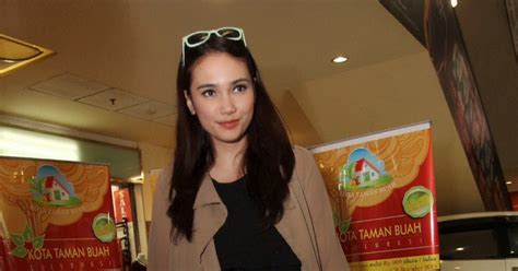 Actress Feby Febiola Hot Photos