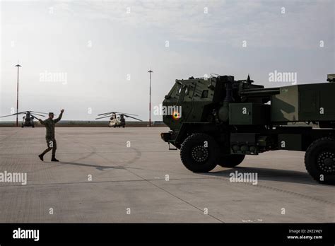 Le personnel de la Brigade tactique de missiles opérationnels des