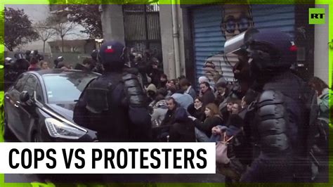 Paris Police Beat Protesters With Batons As Demos Against Pension