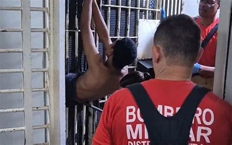 Homem Fica Preso Em Grade De Cela Após Tentar Fugir De Delegacia Veja