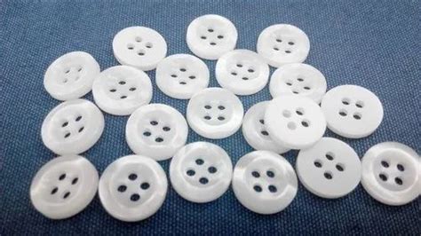 White Round Polyester Hole Garment Button For Garments Packaging