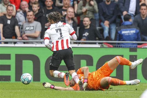 Ajax Verliest De Tweede Plaats Aan PSV Na Grote Nederlaag In Eindhoven