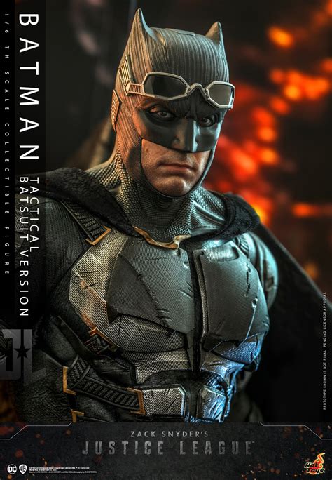 Hot Toys Justice League Batman Tactical Suit Sixth Scale Figure Comic