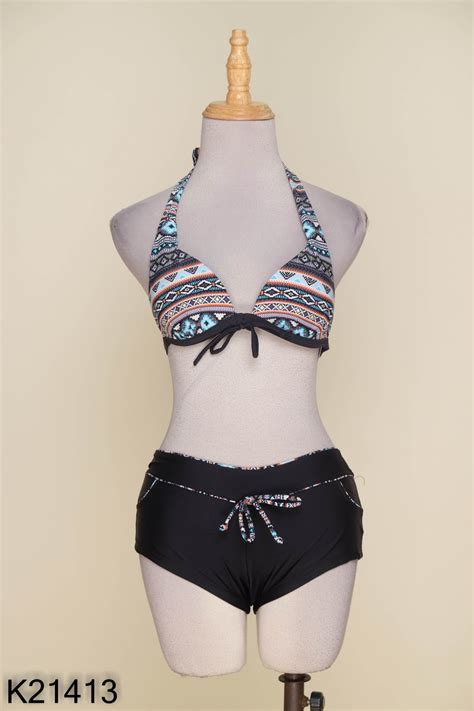 Set bikini đen họa tiết