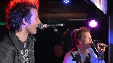 LOR 2018 Sex Pistols Experience Pretty Vacant YouTube