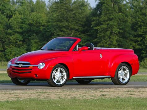 Сравнение Chevrolet Ssr и International Harvester Scout по