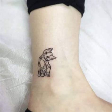 Tatuaje Gato Minimalista Tattoo Shop Madrid