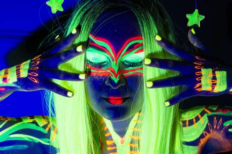 Naked Neon Life Drawing Class By The Indytute Experience Days