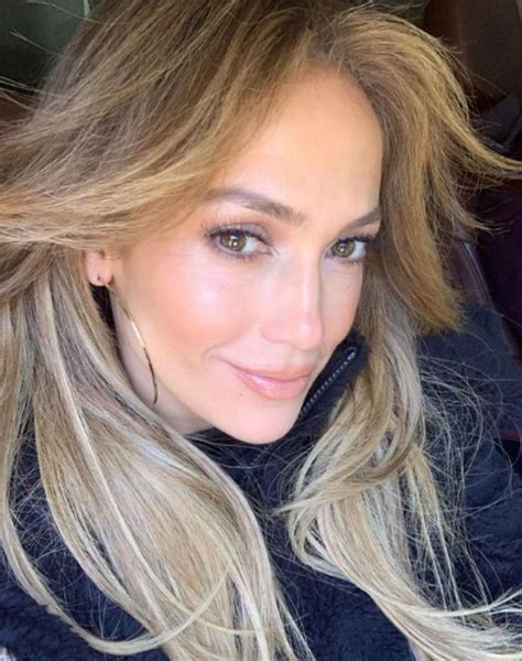 Zmysłowa Jennifer Lopez prezentuje KRÓTKIE WŁOSY w najnowszej sesji