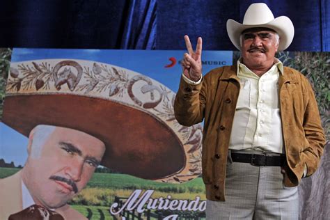 Vicente Fern Ndez Del H Gado Gay Al Acoso A Sus Fan Ticas Los Esc Ndalos Que Ensombrecieron
