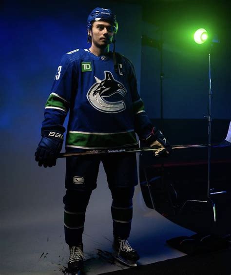 Pin By Kaylin On Hockey Bbs Hot Hockey Players Quinn Hockey Players