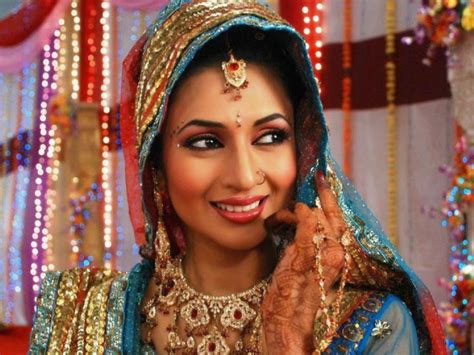 Divyanka Tripathi Hot Sexy Figure In Salwar Kameez Tight Pants Ye Hai Mohabbatein TV Serial Cast