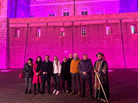 Castello Di Rivoli Illuminato Di Rosa Iniziato Il Conto Alla Rovescia