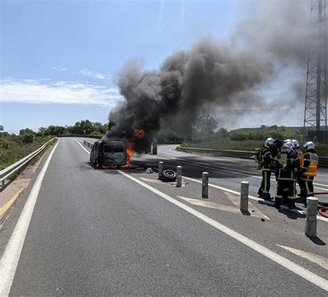 Pont l Evêque une voiture en feu sur l autoroute A132 le conducteur