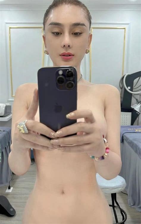 Lâm Khánh Chi tự tin bán nude khiến dân tình bỏng mắt