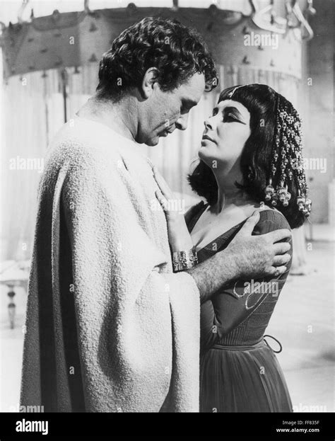 Film Cléopâtre 1963 Nelizabeth Taylor Dans Le Rôle Titre Avec