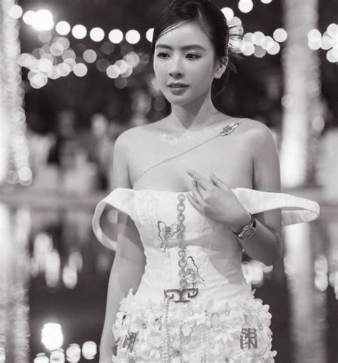 Hot girl Hà Nội mặc váy quây gây tranh cãi trong tiệc cưới Người đẹp